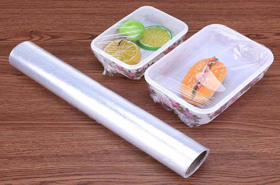Màng bọc thực phẩm PE và PVC loại nào an toàn và nên dùng ra sao 2 Ứng dụng thực tế của từng loại màng bọc