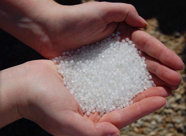 Tìm hiểu chi tiết tính chất và ứng dụng của nhựa Polyethylene PE 3 Đặc trưng phản ứng hóa học