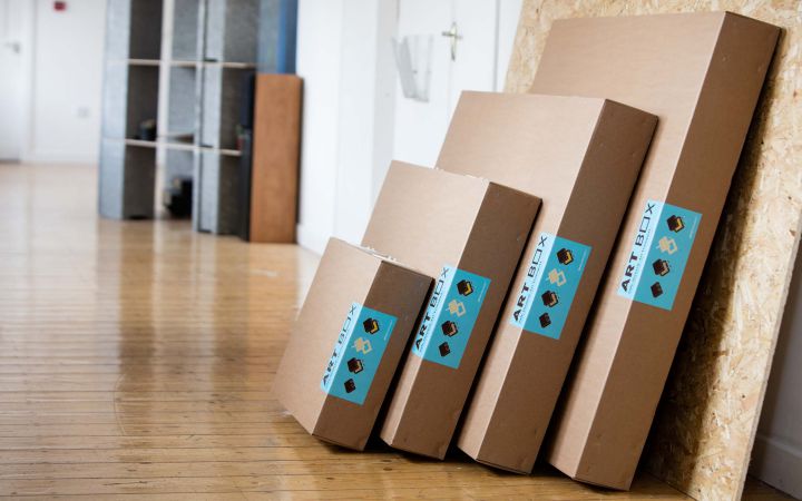 Thiết kế hộp carton đựng tranh theo yêu cầu chất lượng cao 1 Giải Pháp Bảo Quản Tranh Bằng Hộp Carton