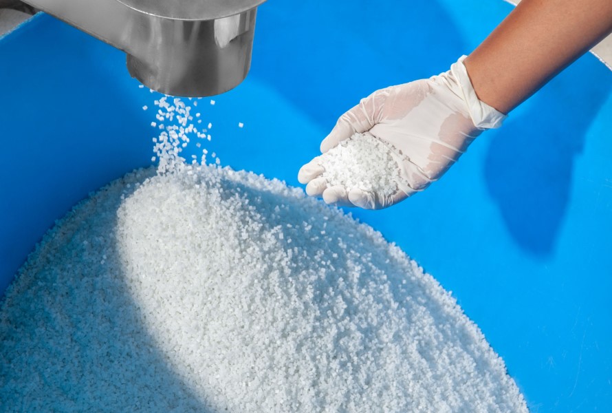 Phụ gia nhựa là gì và 8 loại thành phần phổ biến nhất hiện nay 2 Tầm quan trọng chiến lược của phụ gia trong sản xuất