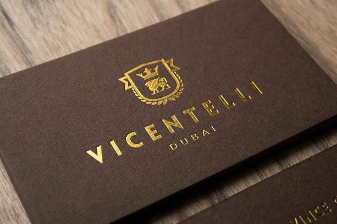 Ép kim tạo điểm nhấn sang trọng và đẳng cấp cho sản phẩm của bạn 1 Nghệ thuật ép kim và sức hấp dẫn của hiệu ứng ánh kim